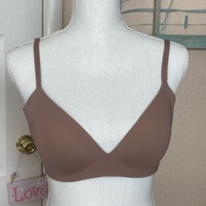 Lululemon Athletica Take Shape Wireless Bra Size 36B